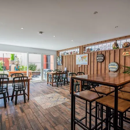بيت شباب Zenith Hostel-la Surf House لاكانو