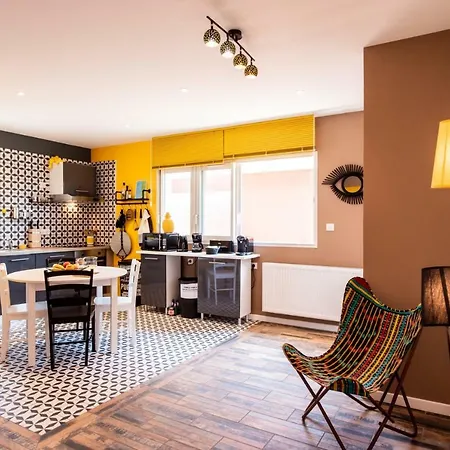 Zenith Hostel-la Surf House بيت شباب لاكانو